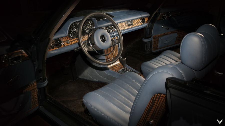 Интерьер Mercedes-Benz 250 CE by Villner (W114) 1970 года  (фото 7 из 24)